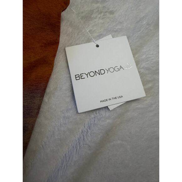 Beyond Yoga Tank Crop Top Shelf Bra Sunset Refocus Softmark Sunset Medium NWT - Picture 3 of 8